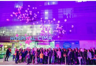El Hospital Sanitas CIMA se viste de rosa en su compromiso con la lucha contra el cncer de mama