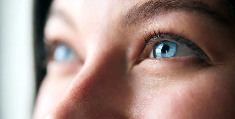 �Por qu� llora solo un ojo? Causas y tratamientos para ojos llorosos
